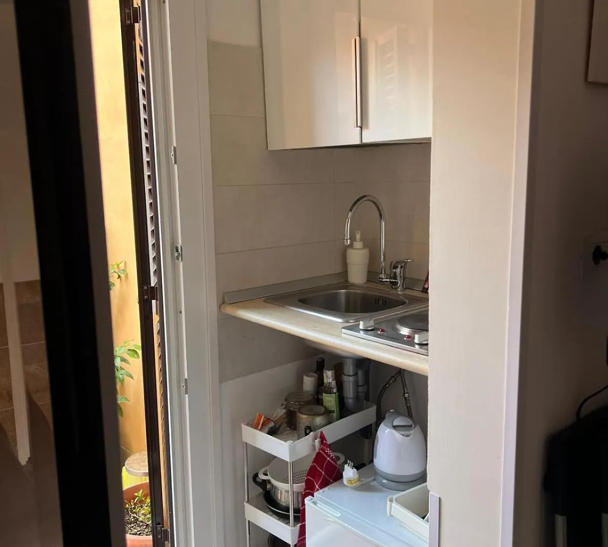 Monolocale Trastevere Locato Per Finalita Turistiche Rome Apartment